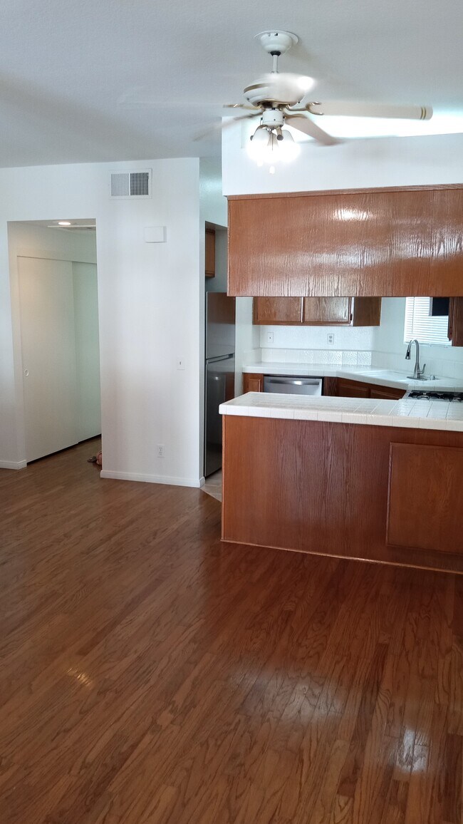 Building Photo - 5176 Tortuga Dr