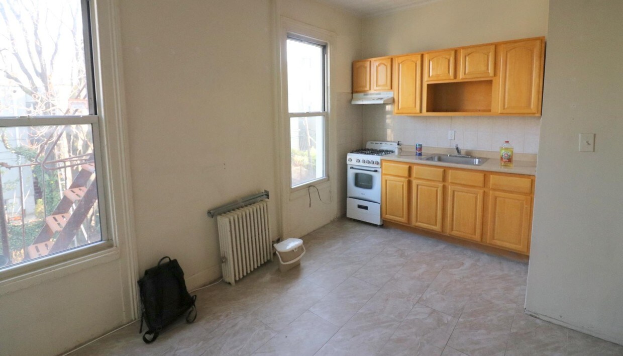 Primary Photo - 40A Jewel St