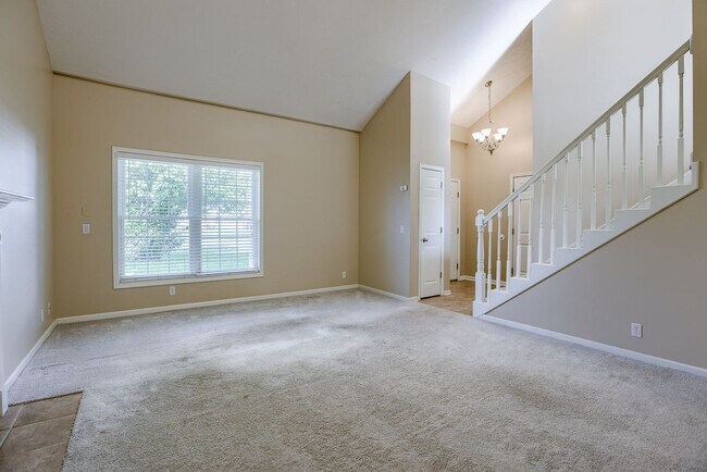 Building Photo - Waterloo 3 Bedroom!!