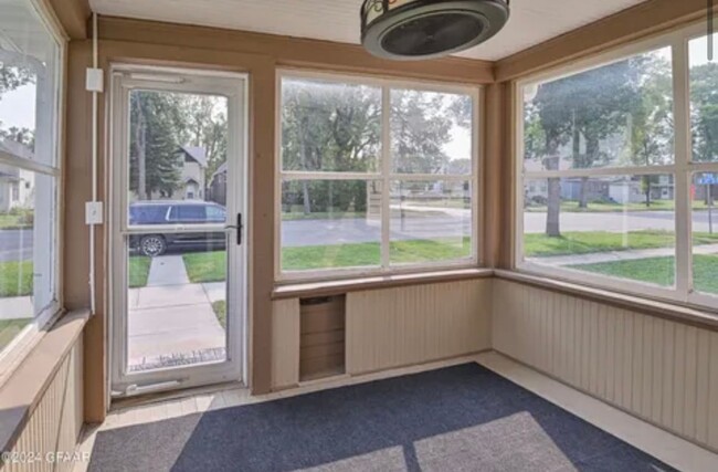 Building Photo - Adorable Single Family Home - 3 bedroom/1 ...