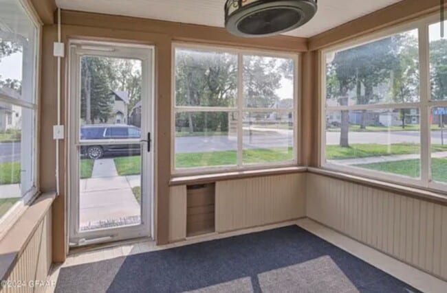 Building Photo - Adorable Single Family Home - 3 bedroom/1 bathroom!