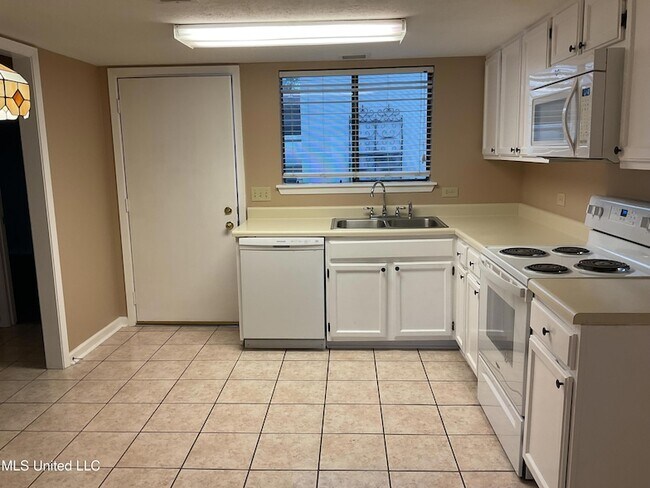 Foto del edificio - 139 Lakebend Cir