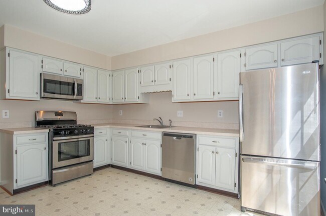 Building Photo - 5946 Woodfield Estates Dr