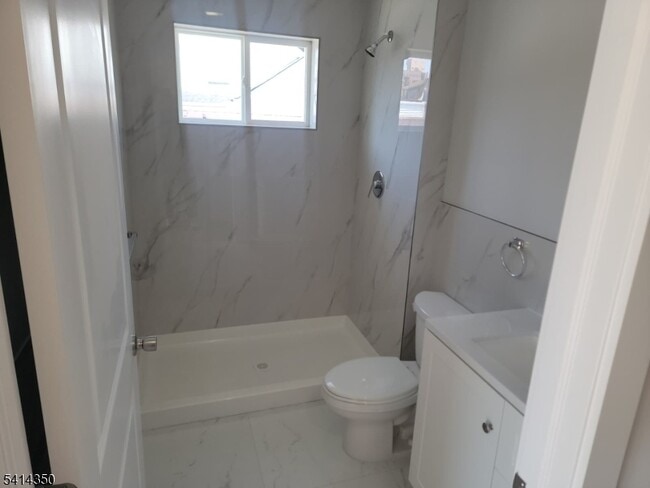 Building Photo - 118 Shephard Ave