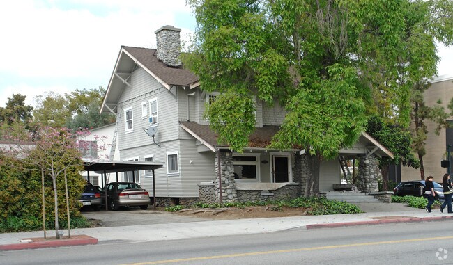 Building Photo - 408 W Bonita Ave