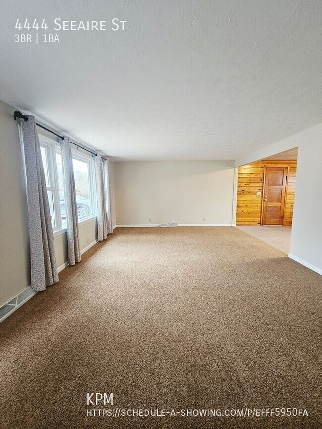 Foto del edificio - 4444 Seeaire St