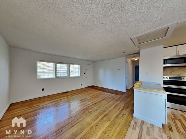 Foto del edificio - 904 Ferndale Cir NE