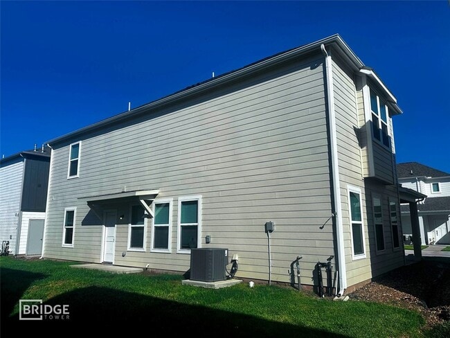 Building Photo - 335 Huisache St