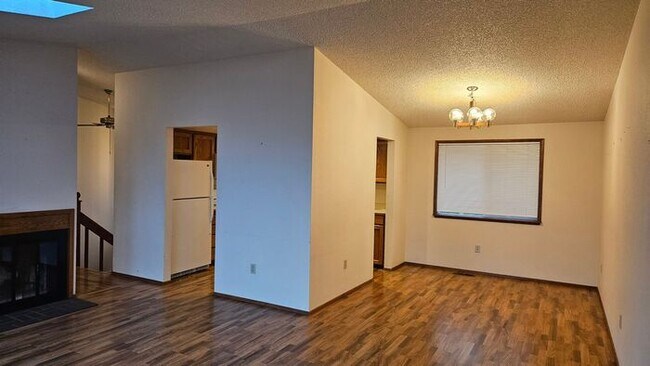 Building Photo - N Tacoma 3bdr 2.5 bath home w/ VIEW of Mt Rainer
