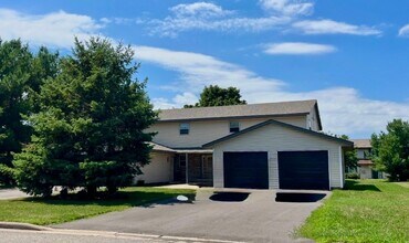 Building Photo - 1613 Redwood Dr