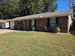 Building Photo - 1000 Lehman Dr