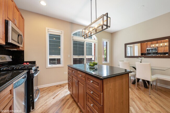 Foto del edificio - 321 E 17th St