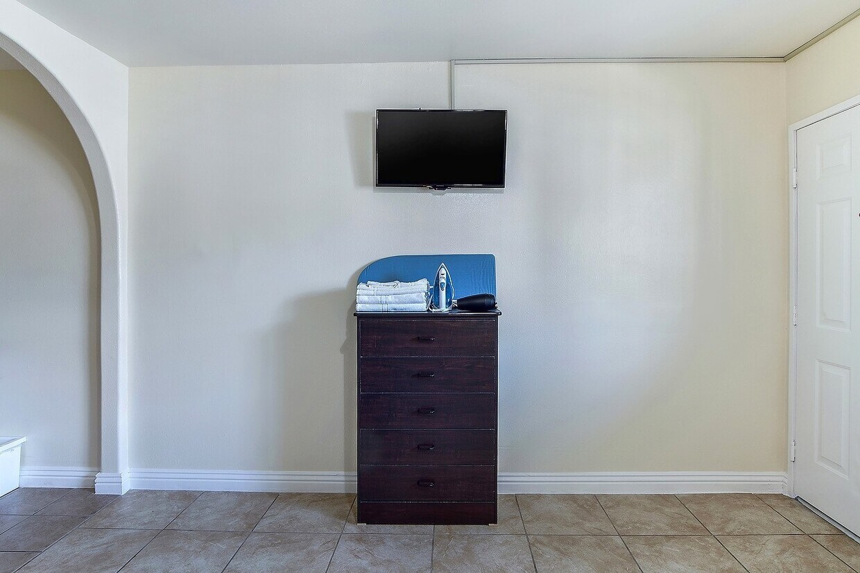 West Adams Studio Apartments Apartments in Los Angeles, CA Westside