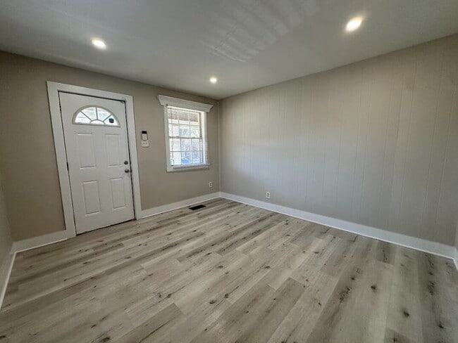Photo - CENTER TOWNSHIP! **** SECTION 8 **** House