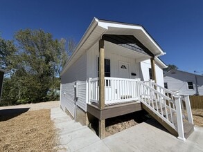 Building Photo - 539 E Vine St