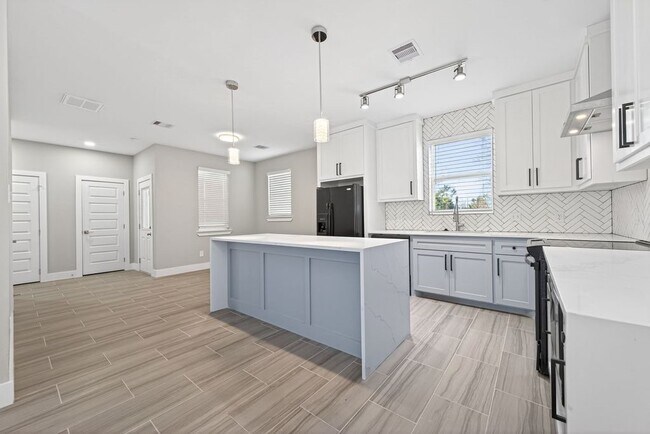 Building Photo - 2075 Rd 5707