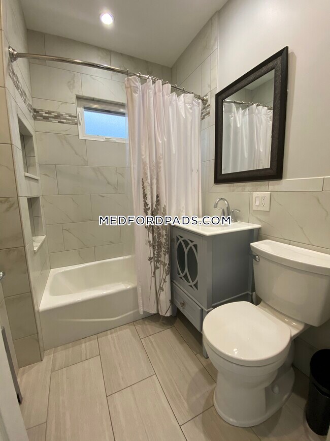 Foto del edificio - 20 Benton Rd