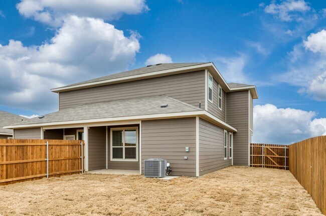 Foto del edificio - GORGEOUS 3 BEDROOM 2.5 BATH DUPLEX LOCATED...