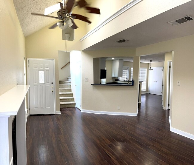 Foto del edificio - Anderson Mill Home 2 blocks from Noel Gris...