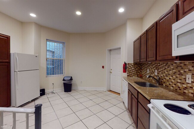 Foto del edificio - 3 br, 2 bath Triplex - 1619 DIAMOND ST Unit A