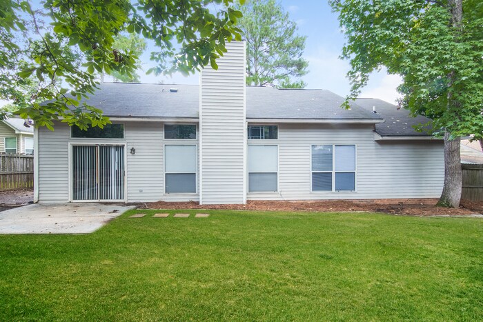 Building Photo - 7 Stanford Ridge Ct