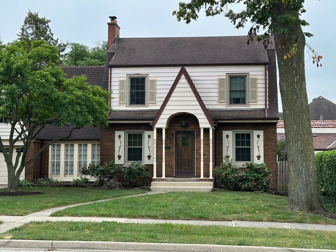 Foto principal - 212 W St Charles Rd