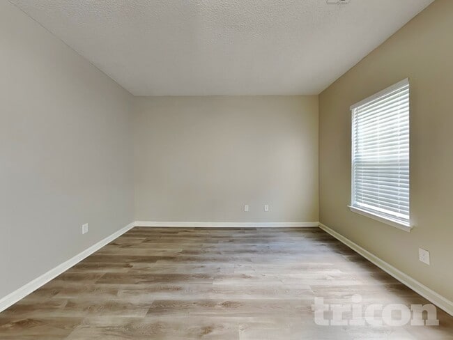 Building Photo - 1099 Sugarcreek Way