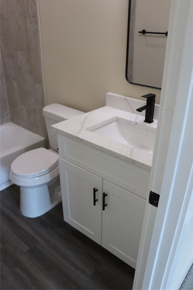 Foto del edificio - 9441 Radio Rd