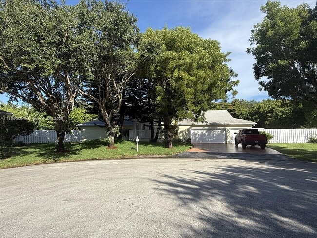 Foto del edificio - 15051 SW 149th St