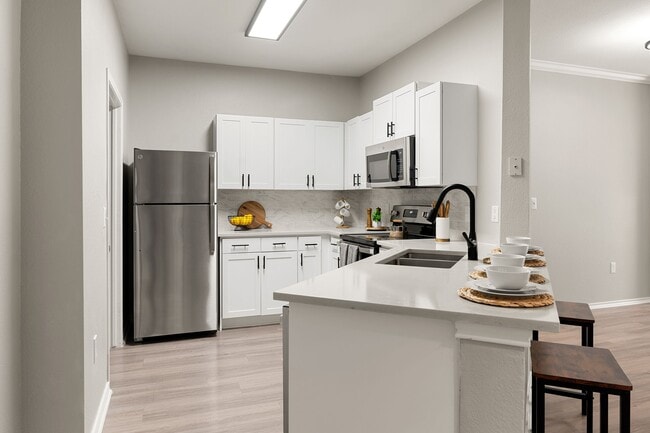 Building Photo - Villas of Vista Ridge