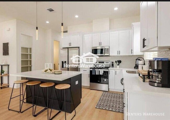 Foto del edificio - LEASE YOUR DREAM HOME