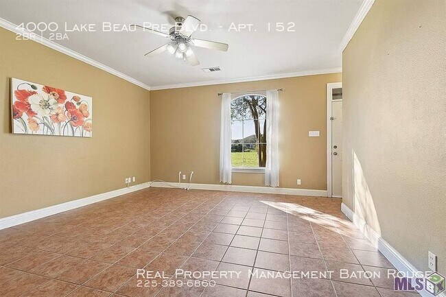 Building Photo - Great Townhome near LSU!