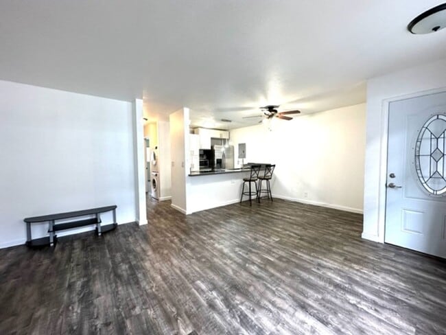 Building Photo - 2 Bedroom, 1 Bathroom, 1 Parking (Windward...