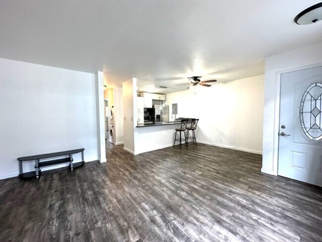 Foto del edificio - 2 Bedroom, 1 Bathroom, 1 Parking (Windward...
