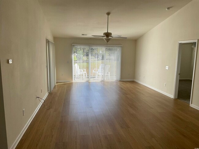 Building Photo - 204 Bittersweet Ln