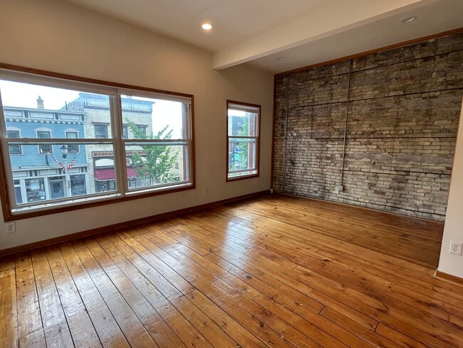 Building Photo - 219 N Franklin St