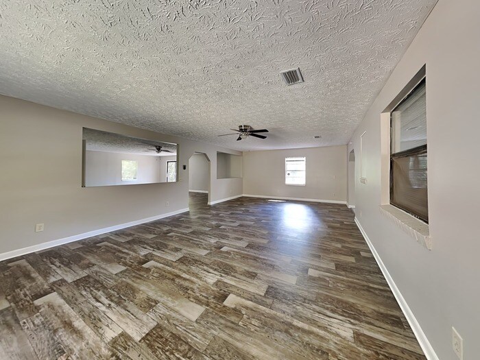 Foto principal - 951 Turtle Creek Dr S