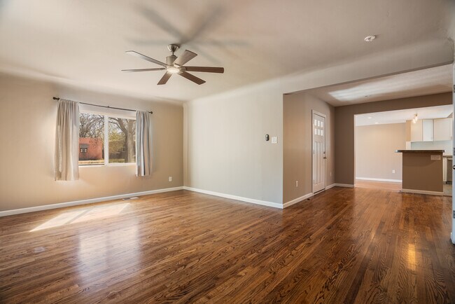 Foto del edificio - 505 Carlisle Blvd NE