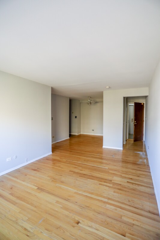 Foto del edificio - 2828 N Cambridge Ave