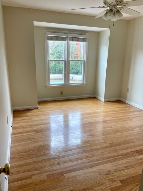 Foto del edificio - 284 Hillsboro Pl