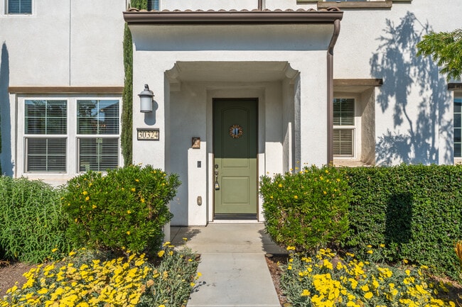 Building Photo - 30324 Town Square Dr