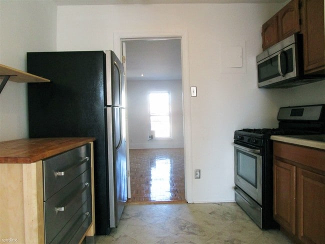 Building Photo - 485 Halsey St