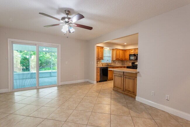 Foto del edificio - 3-Bedroom Home in Pine Lakes, Palm Coast