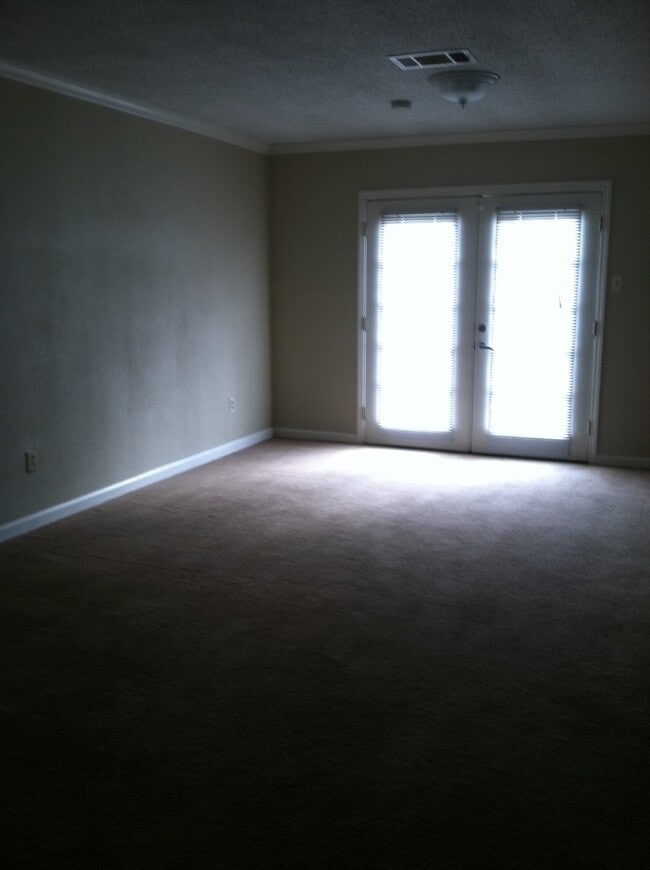 Building Photo - Lakeland Manor