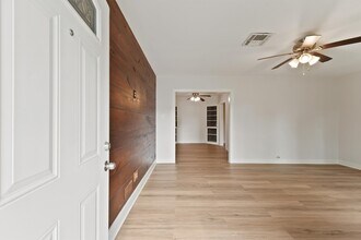 Building Photo - 210 Rouse St