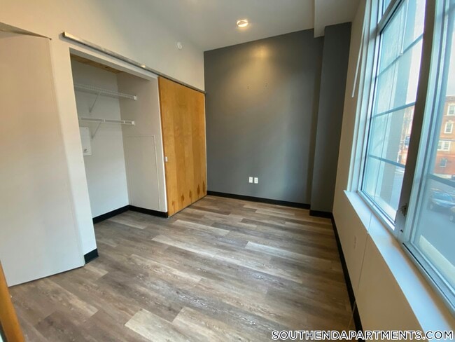 Foto del edificio - 160 E Berkeley St