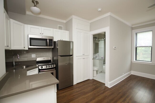 Foto del edificio - 817 W Lakeside Pl