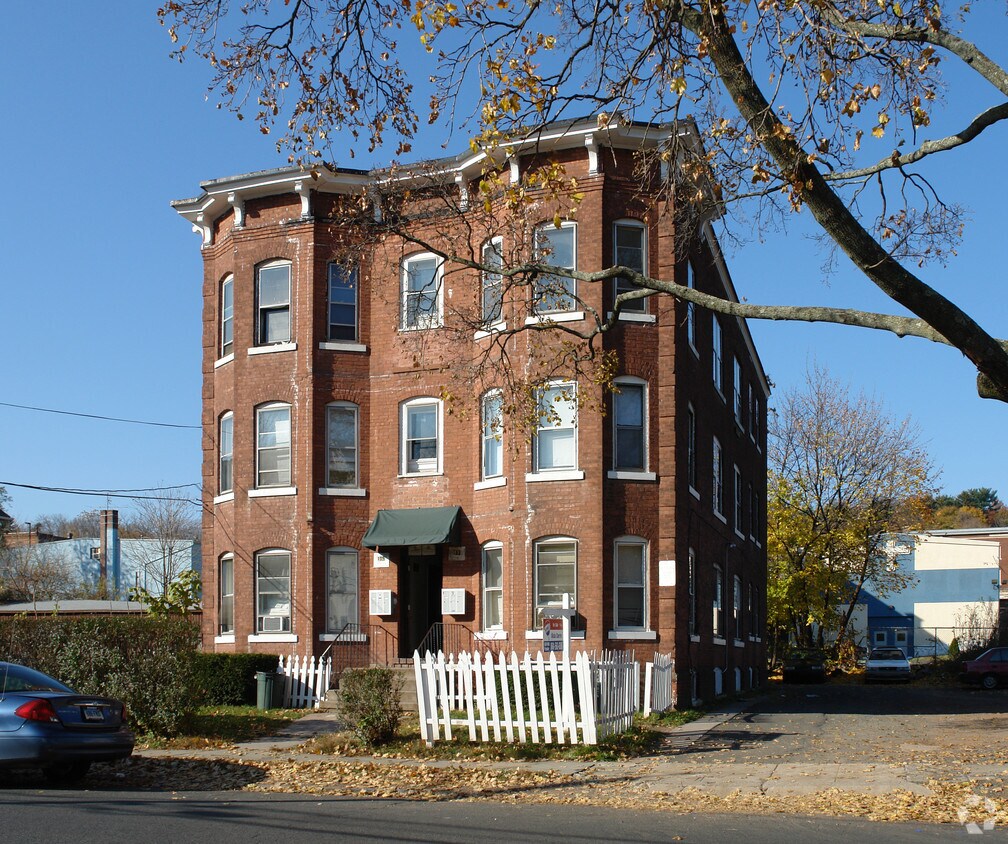 Building Photo - 103-105 Glen St