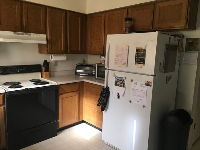 Foto del edificio - 2 Bed 1.5 Bath Townhouse End Unit in North Central Loveland
