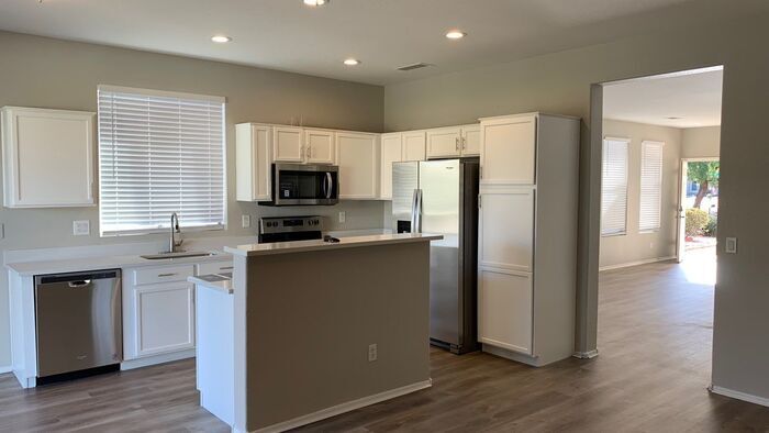 Building Photo - NOW AVAILABLE! 6660 W Delmonico Ln, Glenda...